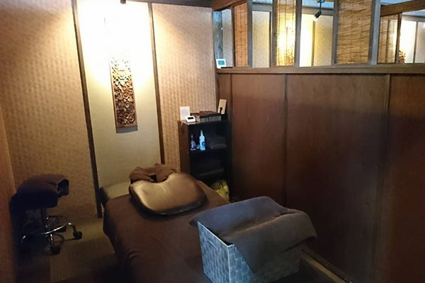 半個室の施術ルーム