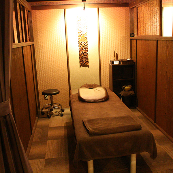 半個室の施術ルーム